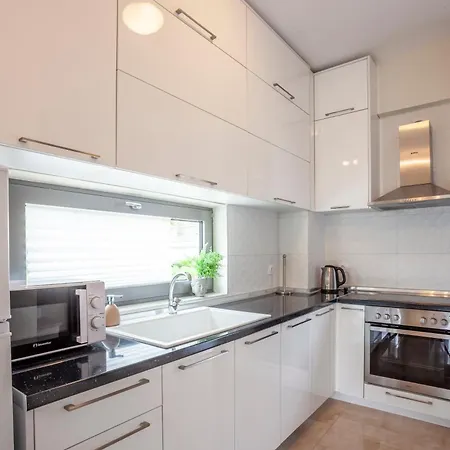 Selena Seafront فيلة